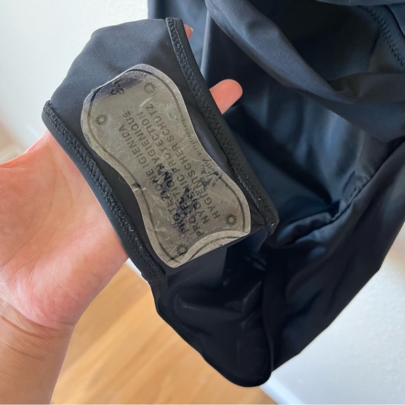 ✨🛍️ Geman Black Crisscross One Piece Size XXL - Picture 10 of 10